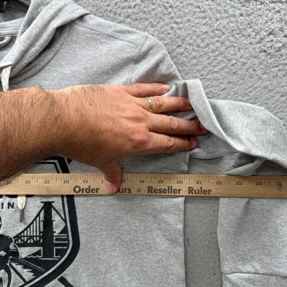 Vuori Pullover Hoodie Sweatshirt Women’s M Gray Black Waco Logo Athleisure - Picture 3 of 13